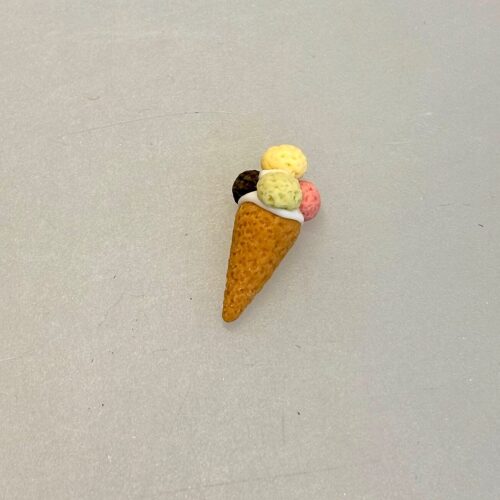 Miniature Gammeldags vaffel med 4 kugler, isvaffel, isvafler, underground, ben & jerrys, hansen is, is, dukkehus, dukkehusting, dukkehusmad, legemad, miniature, miniaturer, nissedør, nisseting, nissetilbehør, ting til, tilbehør, nisser, dukkehus, biti, ribe, sætterkasse, sættekasse, sætterkasseting,