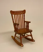 Miniature Gyngestol Nød, Miniature Gyngestol Mahogny, Miniature kamin i Mahogny, Miniature Kamin lys træ, miniature, miniaturer, dukkehus, dukkehusting, dukkehustilbehør, ting til dukkehuset, 1:12, kamin, kaminhylde, op på kaminhylden, og glimmer på, hella joof, pejs, åben pejs, ildsted, kakkelovn, brændeovn, nissebo, nissedør, santa, chimney, chimny, nissetilbehør, nisseting, ting til nisser,