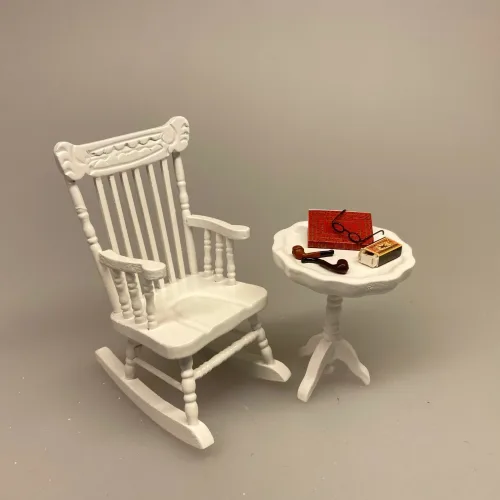 Miniature Gyngestol hvid, Miniature Gyngestol creme, gyngestol, rocking, chair, ænestol, bedstefar, bedstemor, kamin, nisser, nissehus, nissebo, nissedør, nissemøbler, nissestol, miniature, miniaturer, sangskjuler, symbolsk, gave, gavekort, penge, cremefarvet, flødefarvet, dukkehus, dukkehusmøbler, dukkehustilbehør, dukkehusting, til, dukkehuset, biti, ribe