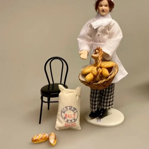 Miniature Kort lille Flutes, Miniature Bagette, flute, flutes, fransk, picnic, dukkehus, dukkehuset, dukkehusmad, brød, miniaturebrød, bagværk, bager, bagedyst, brødbager, dukkehustilbehør, dukkehusting, nisser, nissedør, nissebo, ting til dukkehuset, ting til nisser, Biti, ribe, dukketing, miniature, miniaturemad, Miniature Flutes