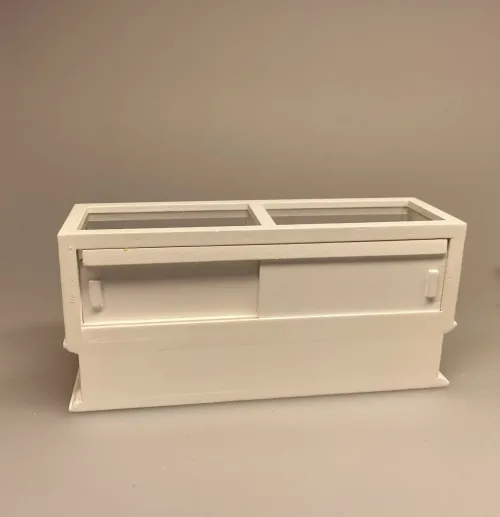 Miniature Lang Disk Hvid. butik, købmand, købmandsbutik, høker, spækhøker, bager, konditori, dukkehusmøbler, dukkehusbutik, miniature, miniaturer, dukkehusting, dukkehustilbehør, ting til, dukkehus, dukkehuset, nisser, nissebo, nissedør, nissehus, dukkebutik, biti, ribe