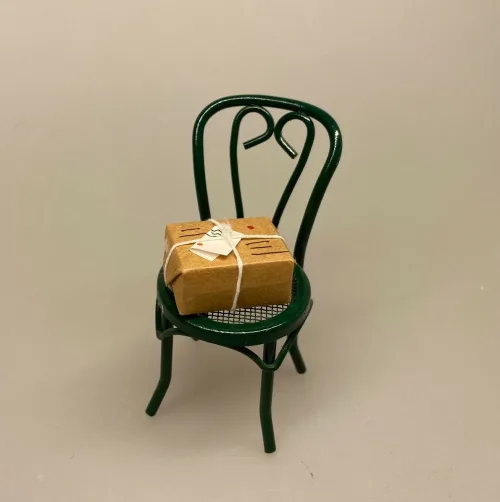 Miniature Postpakke brun stor, postpakke, minipakke, miniaturer, nissebo, nissedør, nisseting, nissehus, nissetilbehør, tilbehør, til, nisser, dukkehuset, dukkehus, dukkehustilbehør, jul, pakke, mini, dukkehusmøbler, dukkestue, kødmand, høker, biti, ribe, 1:12