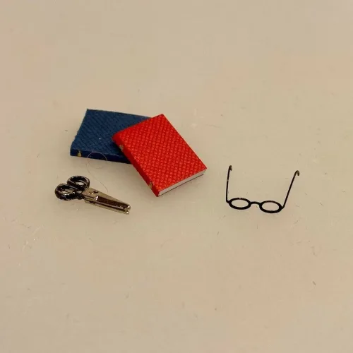 Miniature Saks lille fin, Miniature Saks kraftig, Miniature Kurv Rund med indpakningspapir, julegaver, indpakning, julemands værksted, jul, gavepapir, indpakning, pakke gaver ind, krea, miniaturer, julehjem, biti, ribe, tilbehør, nissedør, nisserne, dukkehus, ting til, , Miniature Kurv Rund med indpakningspapir, julegaver, indpakning, julemands værksted, jul, gavepapir, indpakning, pakke gaver ind, krea, miniaturer, julehjem, biti, ribe, tilbehør, nissedør, nisserne, dukkehus, ting til, skrædder, skræddersaks, systue, syerske,