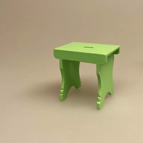 Miniature Skammel Lysegrøn, Miniature Skammel cremefarvet, skammel, taburet, fodskammel, gymnastikskammel, nisser, nisserne, nissedør, nissebo, nissehus, badeværelse, dukkehus, dukkehusting, tilbehør, dukkehusmøbler, dukkemøbler, miniature, miniaturer, sætterkasse, sættekasse, ting til, 1:12, biti, ribe, sort sol, vadehavet,