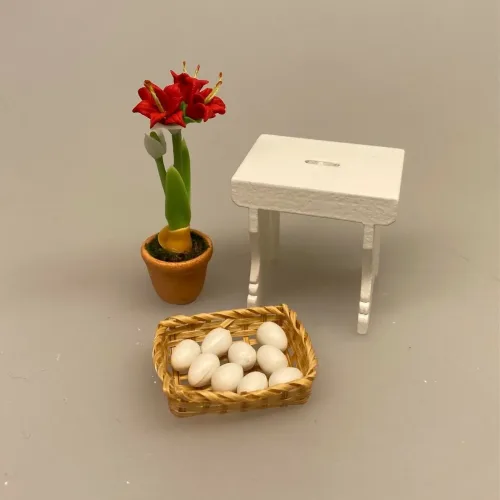 Miniature Skammel hvid, Miniature Skammel cremefarvet, skammel, taburet, fodskammel, gymnastikskammel, nisser, nisserne, nissedør, nissebo, nissehus, badeværelse, dukkehus, dukkehusting, tilbehør, dukkehusmøbler, dukkemøbler, miniature, miniaturer, sætterkasse, sættekasse, ting til, 1:12, biti, ribe, sort sol, vadehavet,