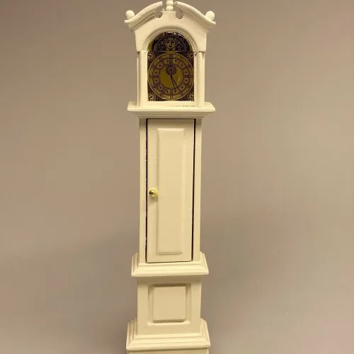 Miniature Standur cremefarvet, Miniature Standur mahogny, standur, standerur, bornholmer, bornholmerur, dukkehus, til dukkehuset, dukkehusting, dukkehustilbehør, miniature, miniaturer, minatures, små ting, nisseting, nisse tilbehør, ting til nisser, 1:12, biti, ribe, dukketing, dukkestue, træur, ur af træ,