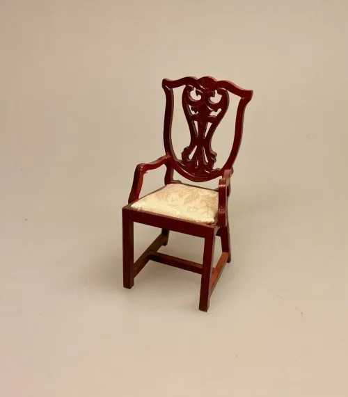 Miniature Stol mahogny med polster og armlæn, Miniature Stol mahogny med polster, dukkestue, stol, ministol, dukkehusstol, 1:12, lille stol, legetøjsstol, mahogny, nissedør, nissehus, frigast, nisser, dukkehusmøbler, miniaturer, miniature, håndværk, træ, håndlavet, nissebo, nisseting, nissemøbler, ting til, dukkehuset, nisseboet, biti, ribe