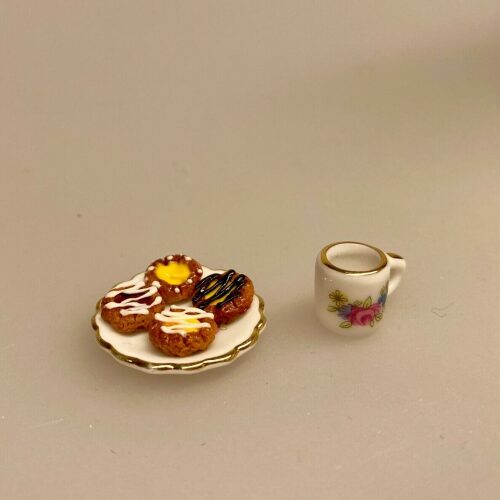 Miniature Wienerbrød, dukkehuskager, wienerbrød, konditori, sætterkasse, nissebo, nissehus, bagerbutik, dukkehusmad, dukkehustilbehør, dukkehus, ting, miniatuerer, biti, ribe