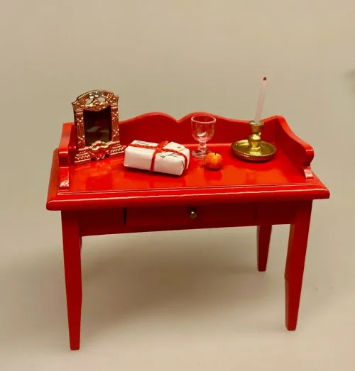 Miniature lysestage med lys, kammerstage, stage, guldstage, Miniature julepyntet lysestage, kammerstage, stage, julelys, julelysestage, julestage, Miniature Tændstikæske, dukkehus, dukkehusting, ting til dukkethuset, miniature, miniaturer, sættekasse, sætterkasse, sættekasseting, nisseting, nissetilbehør, mini, småt, 1:12, jul, nissehuset, nissedør, til nisserne, biti,ribe