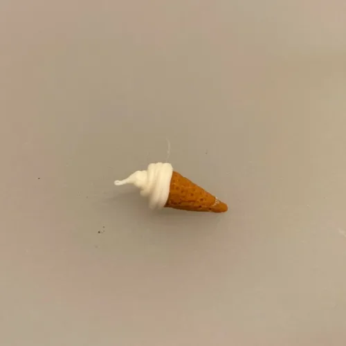 Miniature vaffel med Softice, isvaffel, vaffelis, vaffelis, softice, is, dukkehus, dukkehusting, dukkehusmad, legemad, miniature, miniaturer, nissedør, nisseting, nissetilbehør, ting til, tilbehør, nisser, dukkehus, biti, ribe, sætterkasse, sættekasse, sætterkasseting,