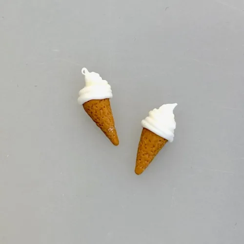 Miniature vaffel med Softice, isvaffel, vaffelis, vaffelis, softice, is, dukkehus, dukkehusting, dukkehusmad, legemad, miniature, miniaturer, nissedør, nisseting, nissetilbehør, ting til, tilbehør, nisser, dukkehus, biti, ribe, sætterkasse, sættekasse, sætterkasseting,