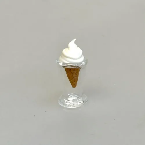 Miniature vaffel med Softice, isvaffel, vaffelis, vaffelis, softice, is, dukkehus, dukkehusting, dukkehusmad, legemad, miniature, miniaturer, nissedør, nisseting, nissetilbehør, ting til, tilbehør, nisser, dukkehus, biti, ribe, sætterkasse, sættekasse, sætterkasseting,