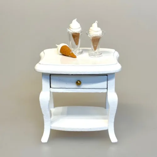 Miniature vaffel med Softice, isvaffel, vaffelis, vaffelis, softice, is, dukkehus, dukkehusting, dukkehusmad, legemad, miniature, miniaturer, nissedør, nisseting, nissetilbehør, ting til, tilbehør, nisser, dukkehus, biti, ribe, sætterkasse, sættekasse, sætterkasseting,