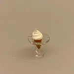 Miniature vaffel med Softice, isvaffel, vaffelis, softice, is, dukkehus, dukkehusting, dukkehusmad, legemad, miniature, miniaturer, nissedør, nisseting, nissetilbehør, ting til, tilbehør, nisser, dukkehus, biti, ribe, sætterkasse, sættekasse, sætterkasseting,