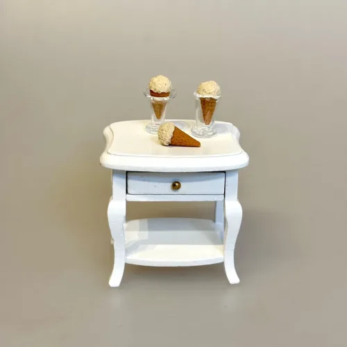 Miniature vaffel med Vaniljeis, isvaffel, guldhorn, 7480, vaffelis, softice, is, dukkehus, dukkehusting, dukkehusmad, legemad, miniature, miniaturer, nissedør, nisseting, nissetilbehør, ting til, tilbehør, nisser, dukkehus, biti, ribe, sætterkasse, sættekasse, sætterkasseting,
