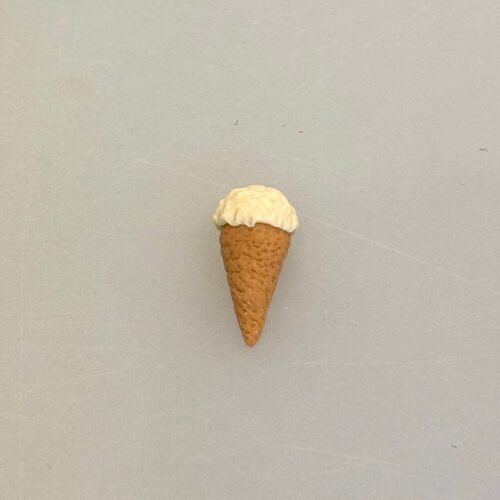 Miniature vaffel med Vaniljeis, isvaffel, guldhorn, 7480, vaffelis, softice, is, dukkehus, dukkehusting, dukkehusmad, legemad, miniature, miniaturer, nissedør, nisseting, nissetilbehør, ting til, tilbehør, nisser, dukkehus, biti, ribe, sætterkasse, sættekasse, sætterkasseting,