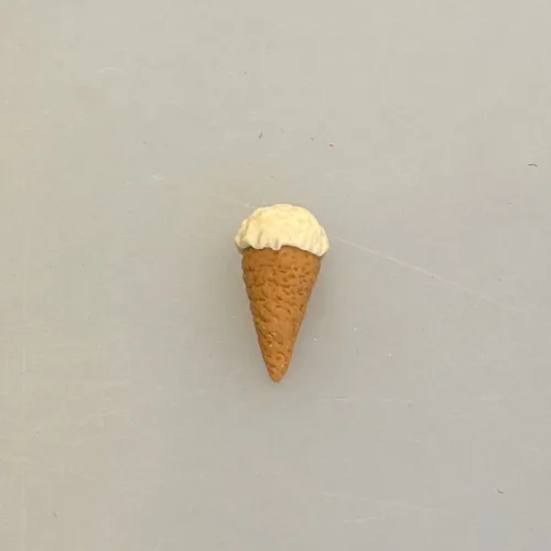 Miniature vaffel med Vaniljeis, isvaffel, guldhorn, 7480, vaffelis, softice, is, dukkehus, dukkehusting, dukkehusmad, legemad, miniature, miniaturer, nissedør, nisseting, nissetilbehør, ting til, tilbehør, nisser, dukkehus, biti, ribe, sætterkasse, sættekasse, sætterkasseting,