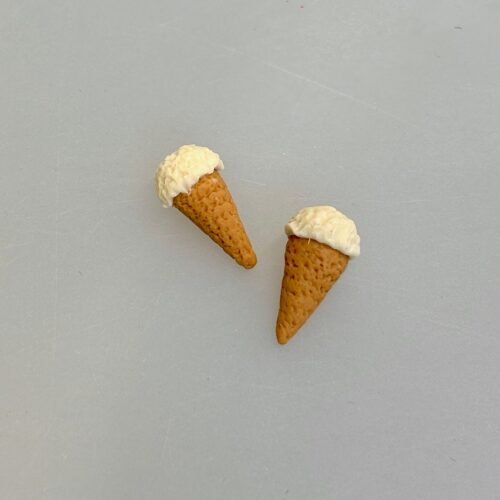 Miniature vaffel med Vaniljeis, isvaffel, guldhorn, 7480, vaffelis, softice, is, dukkehus, dukkehusting, dukkehusmad, legemad, miniature, miniaturer, nissedør, nisseting, nissetilbehør, ting til, tilbehør, nisser, dukkehus, biti, ribe, sætterkasse, sættekasse, sætterkasseting,
