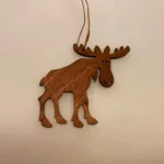 Ophæng - Elg brun lille, svensk, svensk pynt, jul, julepynt, elsdyr, elg, elge, elgeophæng, elgophæng, ting med elge, biti, ribe,