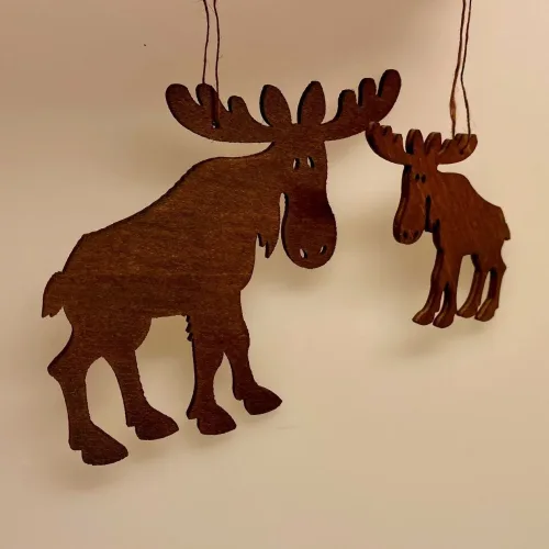Ophæng - Elg brun lille, svensk, svensk pynt, jul, julepynt, elsdyr, elg, elge, elgeophæng, elgophæng, ting med elge, biti, ribe,