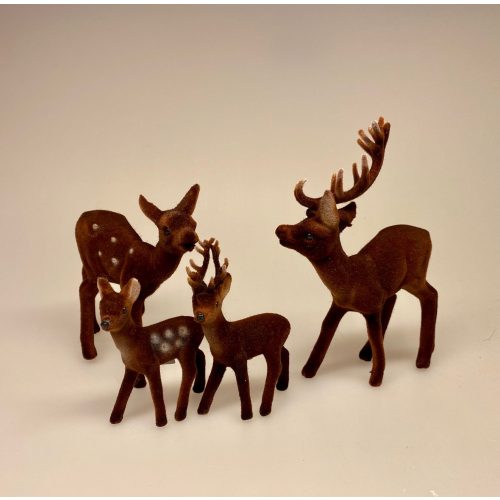 Klassisk Bambi - brun velour - buk, bambi, hjort, rå, då, dådyr, rådyr, stag, hirsh, gammeldags, nostalgisk, biti, ribe, julepynt, dekoration, stilleben,