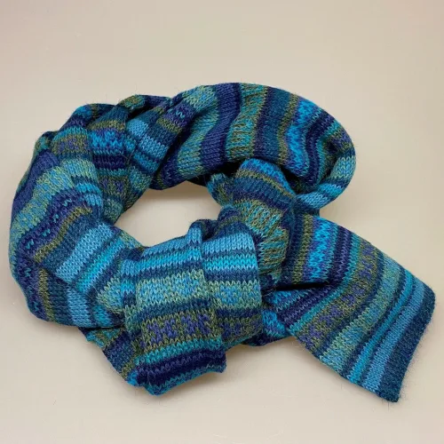 Alpaka tørklæde dobbelt - Rayas Blå Grøn, herrehalstørklæde, assesseries, vinter, Alpaca tørklæde dobbelt - Rayas Gylden, efterårsfarver, varme, farver, havblå, petrol, petroleums, grønt, blåt, turkis, flotte farver , efterårs, alpaca, alpakka, lamauld, strik, halstørklæde, tørklæde, strik, alpacastrik, unisex, til, herrer, damer, kvinder, kvalitet, luksus, lækkert, flot, biti, ribe, blødt, varmt, lunt, kradser ikke