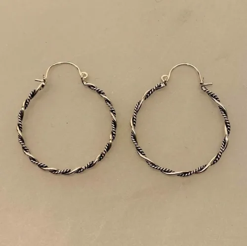 Creoler i Sølv Ø 30 mm Snoet med Bøjle, sø 762, store, snoede, hoops, loops, runde øreringe, øreringe, ørenringe, creoler, boho, bali, snoede, flettede, sølv hoops, ægte sølv, ren sølv, massiv sølv, sterling sølv, kvalitet, holdbare, nikkelfri, sølv ringe, runde ringe, enkle, simple, klassiske, flotte, smukke, specielle, biti, ribe, maanesten, stine a, pico, enamel,
