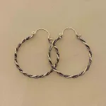 Creoler i Sølv Ø 30 mm Snoet med Bøjle, sø 762, store, snoede, hoops, loops, runde øreringe, øreringe, ørenringe, creoler, boho, bali, snoede, flettede, sølv hoops, ægte sølv, ren sølv, massiv sølv, sterling sølv, kvalitet, holdbare, nikkelfri, sølv ringe, runde ringe, enkle, simple, klassiske, flotte, smukke, specielle, biti, ribe, maanesten, stine a, pico, enamel,