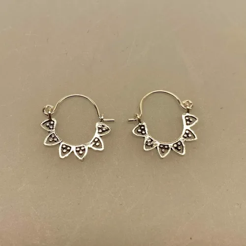 Creoler i sølv Ø 15 mm bøjle med fint mønster, takker, blomster, blade, Creoler i sølv Ø 17 mm bøjle med fint mønster, Creol øreringe sølv - bøjle med fint mønster, hoops, loops, runde, øreringe, ringe, ørenringe, bali, boho, hippie, stylish, cool, ægte, sølv, sterling sølv, billige, lave priser, kvalitet, små, specielle, mønster, maanesten