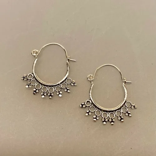 Creoler i sølv Ø 22 mm bøjle med fint mønster, Creoler i sølv Ø 15 mm bøjle med fint mønster, takker, blomster, blade, Creoler i sølv med bøjle med fint mønster, Creol øreringe sølv - bøjle med fint mønster, hoops, loops, runde, øreringe, ringe, ørenringe, bali, boho, hippie, stylish, cool, ægte, sølv, sterling sølv, billige, lave priser, kvalitet, små, specielle, mønster, maanesten