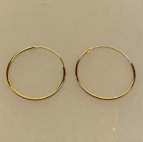 Creoler - Ø 25 mm Øreringe Forgyldt Sølv - Glatte Hoops 1,2 mm, Creoler - øreringe forgyldt sølv - mellemstore Hoops (25 mm), tynde, hoops, creoler, runde ringe, runde, øreringe, ørenringe, guldøreringe, guldhoops, ægte, guldbelagt, forgyldt, sterling sølv, sølv, holdbare, billige, nikkelfri, allergitestede, maanesten, tilbud, stine a, enamel, moderne, danske brands, dansk design, basic, plain, enkle, cool, lette, biti, ribe