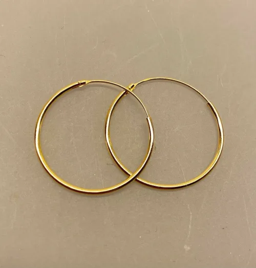 Creoler - øreringe forgyldt sølv - mellemstore Hoops (25 mm), tynde, hoops, creoler, runde ringe, runde, øreringe, ørenringe, guldøreringe, guldhoops, ægte, guldbelagt, forgyldt, sterling sølv, sølv, holdbare, billige, nikkelfri, allergitestede, maanesten, tilbud, stine a, enamel, moderne, danske brands, dansk design, basic, plain, enkle, cool, lette, biti, ribe
