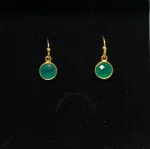 Forgyldte Ørenringe med runde facetsten - Grøn Agat, grønne, øreringe, ørehængere, ørenhængere, ørekroge, sten, med ægte, sten, ædelsten, grøn, guld, ægte, forgyldte, guldbelagte, sterling sølv, 925, facetslebne, facet, stine a, maanesten, enamel, marianne dulong, julie sandlau, susanne friis bjørner, dansk design, danske brands, flotte, små, gaveide, julegave, hængeøreringe, hængere, biti, ribe