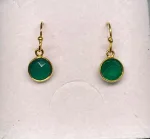 Forgyldte Ørenringe med runde facetsten - Grøn Agat, grønne, øreringe, ørehængere, ørenhængere, ørekroge, sten, med ægte, sten, ædelsten, grøn, guld, ægte, forgyldte, guldbelagte, sterling sølv, 925, facetslebne, facet, stine a, maanesten, enamel, marianne dulong, julie sandlau, susanne friis bjørner, dansk design, danske brands, flotte, små, gaveide, julegave, hængeøreringe, hængere, biti, ribe