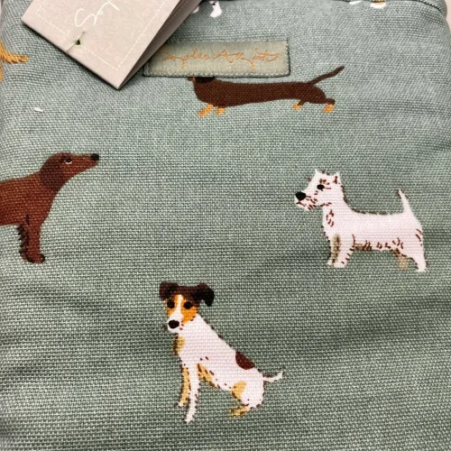 Forklæde i Bomuld med Tryk - Unisex - Forskellige Hunde, Grillhandske bomuld med tryk - Forskellige Hunde, ting med hunde, fetch, sophie allport, køkkenting, kok, madlavning, gaveide, julegave, gravhund, jack russel, westie, west highland terrier, bulldog, golden retriever, brun labrador, dalamatiner, spaniel, dansk svensk gård hund, biti, ribe