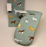 Viskestykke Bomuld med tryk - Forskellige Hunde, Grillhandske bomuld med tryk - Forskellige Hunde, ting med hunde, fetch, sophie allport, køkkenting, kok, madlavning, gaveide, julegave, gravhund, jack russel, westie, west highland terrier, bulldog, golden retriever, brun labrador, dalamatiner, spaniel, dansk svensk gård hund, biti, ribe
