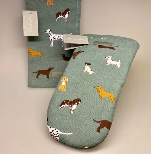 Viskestykke Bomuld med tryk - Forskellige Hunde, Grillhandske bomuld med tryk - Forskellige Hunde, ting med hunde, fetch, sophie allport, køkkenting, kok, madlavning, gaveide, julegave, gravhund, jack russel, westie, west highland terrier, bulldog, golden retriever, brun labrador, dalamatiner, spaniel, dansk svensk gård hund, biti, ribe