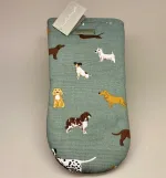Grillhandske bomuld med tryk - Forskellige Hunde, ting med hunde, fetch, sophie allport, køkkenting, kok, madlavning, gaveide, julegave, gravhund, jack russel, westie, west highland terrier, bulldog, golden retriever, brun labrador, dalamatiner, spaniel, dansk svensk gård hund, biti, ribe