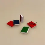 Miniature Bøger og læsebriller, bog, bøger, læsehest, miniature, miniaturer, dukkehusting, bibliotek, bibliotekar, journalist, forfatter, læsebriller, nissetilbehør, nisseting, nisser, nissebo, nissedør, nissehus, dukkehus, dukkestue, dukketing, ting til, sætterkasse, sættekasse, 1:12, biti, ribe, paperback
