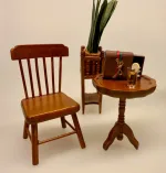 Miniature Lille rundt bord valnød, Miniature Lille rundt bord mahogny, Miniature Lille rundt bord mahogny ,Miniature Gyngestol Mahogny, Miniature kamin i Mahogny, Miniature Kamin lys træ, miniature, miniaturer, dukkehus, dukkehusting, dukkehustilbehør, ting til dukkehuset, 1:12, kamin, kaminhylde, op på kaminhylden, og glimmer på, hella joof, pejs, åben pejs, ildsted, kakkelovn, brændeovn, nissebo, nissedør, santa, chimney, chimny, nissetilbehør, nisseting, ting til nisser,