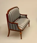 Miniature Sofa med stribet polster, empire, topersoners, dukkehusmøbler, dukkemøbler, sangskjuler, gavekort, møbler, dukkesofa, miniaturer, nissetilbehør, nissemøbler, elegant, flot, upstairs, downstairs, biedermeyer, dukkehusting, dukkehusmøbler, dukkehustilbehør, nisseting, ting til, nisser, 1:12, biti, ribe, miniature, miniaturer