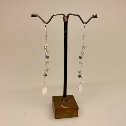 Sølv Ørekæder med ægte sten blå grøn, iolit, pridot, topas, topaz, susanne friis bjørner, lange, røeringe, ørekæder, hængeøreringe, lette, elegante, sølv, ægte, sterling sølv, ædelsten, susanne friis bjørner, marianne dulong, julie sandlau, maanesten, stine a, pico, pernille corydon, moderne, jul, gave, smarte, nikkelfri, allergitestede, kvalitet, tilbud, biti, ribe, danske mærker, brands, dansk design