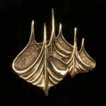 Vikinge Broche i bronze - Vikingestævne, bronzesmykker, skridbladner., Vikinge Broche - Vikingestævne, vikingesmykker, vikingebroche, broche, vikingeskib, vikinge skib, stævn, stævne, skibsstævn, skridbladner, mytologi, museumssmykke, museums, kopi, vikingekopi, fund, biti, ribe, vikinge, aser, gamle, guder,