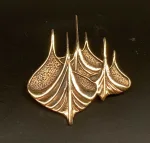 Vikinge Broche i bronze - Vikingestævne, bronzesmykker, skridbladner., Vikinge Broche - Vikingestævne, vikingesmykker, vikingebroche, broche, vikingeskib, vikinge skib, stævn, stævne, skibsstævn, skridbladner, mytologi, museumssmykke, museums, kopi, vikingekopi, fund, biti, ribe, vikinge, aser, gamle, guder,