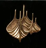 Vikinge Broche i bronze - Vikingestævne, bronzesmykker, skridbladner., Vikinge Broche - Vikingestævne, vikingesmykker, vikingebroche, broche, vikingeskib, vikinge skib, stævn, stævne, skibsstævn, skridbladner, mytologi, museumssmykke, museums, kopi, vikingekopi, fund, biti, ribe, vikinge, aser, gamle, guder,
