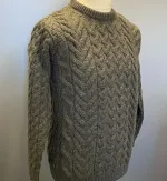 Aran Pullover Irsk Soft Merinould Koks, koks, koksgrå, mørkegrå, varm grå, soft, supersoft, ekstra, blød, uld, uldstrik, uldsweater, uldtrøje, strik, striktrøje, striksweater, ulden, merino, merinould, sweater, til mænd, unisex, til damer, kabelstrik, aran, aranstrik, aranmønster, trøje, pullover, biti, irsk, klassisk, hyggelig, outdoor, friluftsliv, naturen, lystfisker, jagt, vandretur, gåtur, ribe, vadehavet, natursti, sort sol,