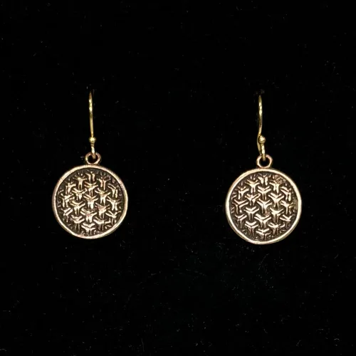 Bronze Ørehængere Ringkædemønster, ringkæde, evighed, infinity, uendelighed, evighedsmønster, kædemønster, øreringe, ørehængere, hænge øreringe, lange, øreringe, ørenringe, gyldne, kobber, kobbersmykker, kobberbryllup, varm farve, ægte, guld, bronze, bronzesmykker, vikinger, vikingetiden, vikingesmykker, vikingefund, sølvskat, opgravninger, museumssmykker, ansgar, ribe, domkirken, dagmar, riberhus, runde, flotte, specielle, symbolik, for evigt, kopismykker, vikingeøreringe, sif, thor, freja, ydun, idun, balder, loke, aser, asgård, vadehavet, sort sol, gave, gaveide,, elsker dig for evigt, mors dag, gave