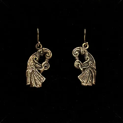 Bronze Øreringe - Odins Ravne Munin og Hugin, Bronze Øreringe - Odins Ravne Hugin og Munin, ravn, ravne, Odin, Odins ravne, klogskab, viden, information, nordisk, mytologi, nordiske guder, smykker, bronze, øreringe, ørehængere, fugle, gamle, museumsfund, museumssmykker, vikingesmykker, vikingeøreringe, hængeøreringe, ørehængere, kobber, bronzesmykker, ydun, idun, thor, sif, fenris, danerne, aser, asatro, kopismykker, vikingekopi, guldskat, udgravninger, biti, ribe, vadehavet, sort sol, domkirken, ansgar, gaveide, gave, gyldne, gyldent, kobberfarvet, kobberbryllup, journalist, historie, historiker, symbolsk, gaveide, gave,