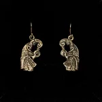 Bronze Øreringe - Odins Ravne Munin og Hugin, Bronze Øreringe - Odins Ravne Hugin og Munin, ravn, ravne, Odin, Odins ravne, klogskab, viden, information, nordisk, mytologi, nordiske guder, smykker, bronze, øreringe, ørehængere, fugle, gamle, museumsfund, museumssmykker, vikingesmykker, vikingeøreringe, hængeøreringe, ørehængere, kobber, bronzesmykker, ydun, idun, thor, sif, fenris, danerne, aser, asatro, kopismykker, vikingekopi, guldskat, udgravninger, biti, ribe, vadehavet, sort sol, domkirken, ansgar, gaveide, gave, gyldne, gyldent, kobberfarvet, kobberbryllup, journalist, historie, historiker, symbolsk, gaveide, gave,