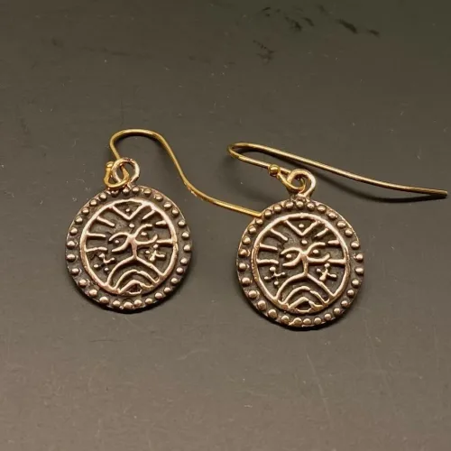 Bronze Ørehængere - Ribemønt, mønt, numismatiker, bracteat, gammel, gamle, vikingfund, ribe, udgravninger, skat. sølvskat, hedeby, vikingetiden, vikingesmykker, vikingeøreringe, øreringe, hængeøreringe, ørehængere, bronze, gylden, kobber, kobberbryllup, kobbersmykker, nordiske, guder, mytologi, aser, odin, thor, ydun, idun, freja, frej, odinsmaske, fabeldyr, museumssmykker, museums, kopi, kopismykker, biti, ribe, ansgar, dronning, dagmar, vadehavet, riberhus, valdemar,